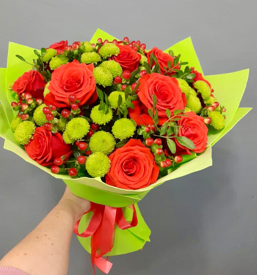 Букет цветов из: Хризантемы и Розы в Русском