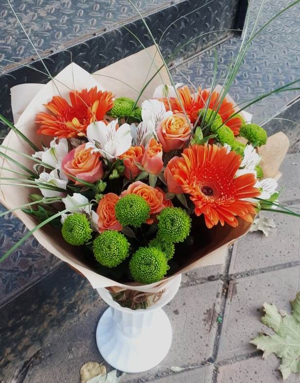 Букет цветов из: Герберы, Хризантемы, Альстромерии и Розы в Русском