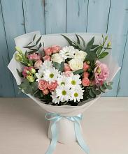 Букет цветов из:  Розы, Лизиантусы и Хризантемы в Русском