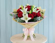 Букет цветов из:  Лилии и Розы #REPLACE_PRED# Русском