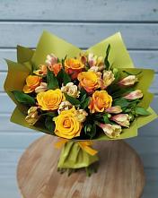 Букет цветов из:  Альстромерии и Розы в Русском