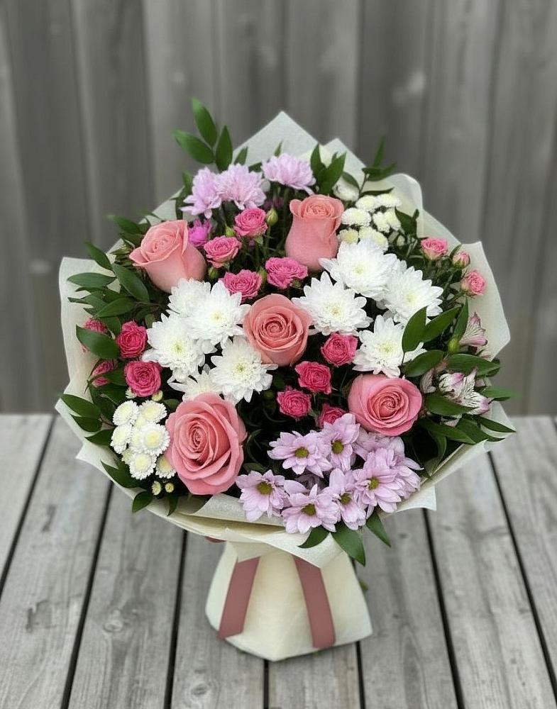 Букет цветов из: Альстромерии, Гвоздики, Розы и Хризантемы в Русском