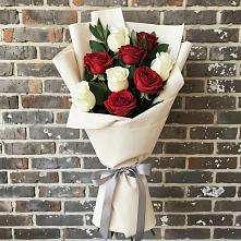 Букет цветов из:  Розы в Русском