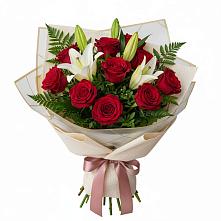 Букет цветов из:  Лилии и Розы в Русском