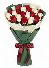 Букет Микс из красных и белых роз в Русском