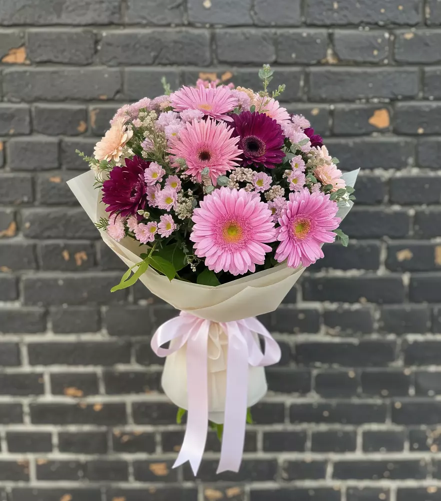 Букет цветов из: Герберы и Хризантемы в Русском