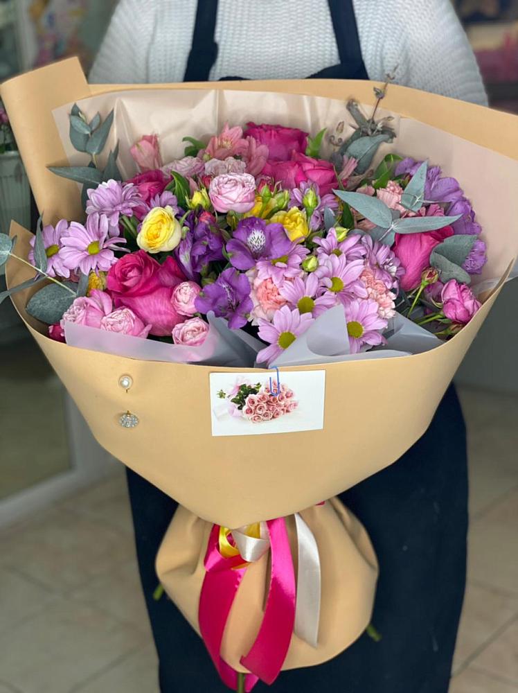 Букет цветов из: Хризантемы, Гвоздики и Альстромерии в Русском