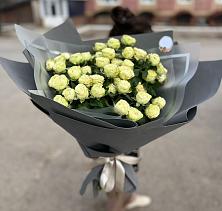 Букет Белые кустовые розы Солинеро в Русском