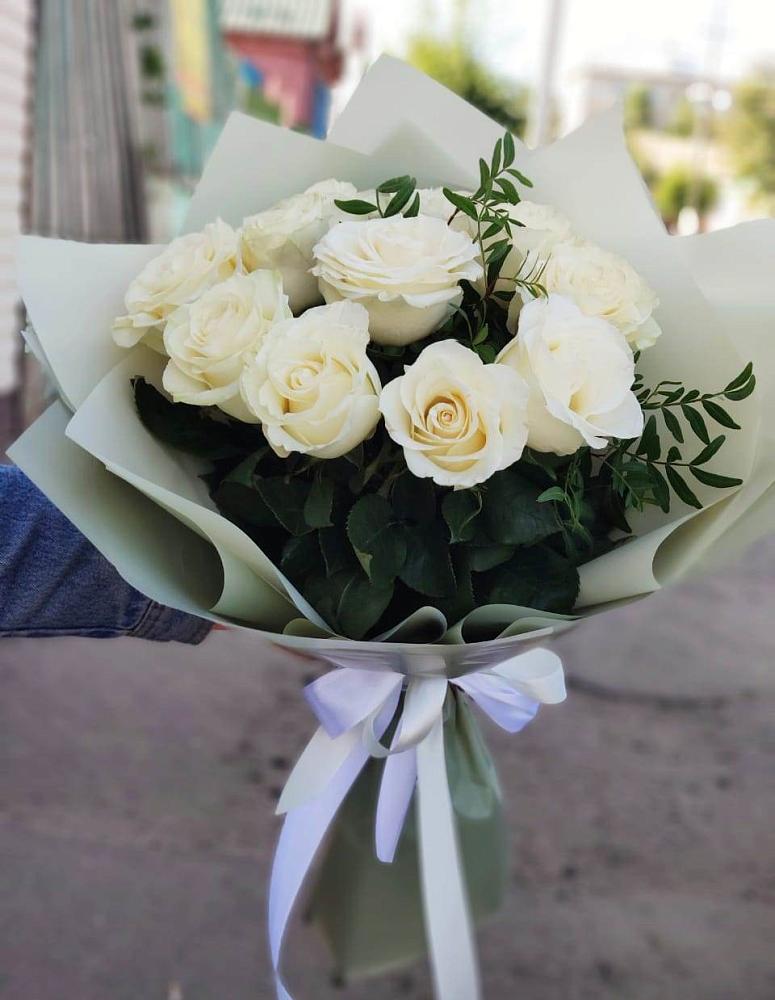 Букет Белые розы Проуд в Русском