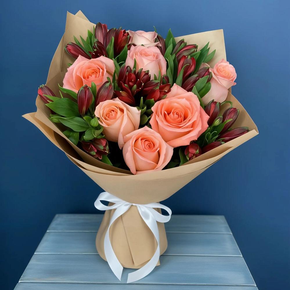 Букет цветов из: Розы и Альстромерии в Русском