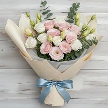Букет цветов из:  Лизиантусы в Русском