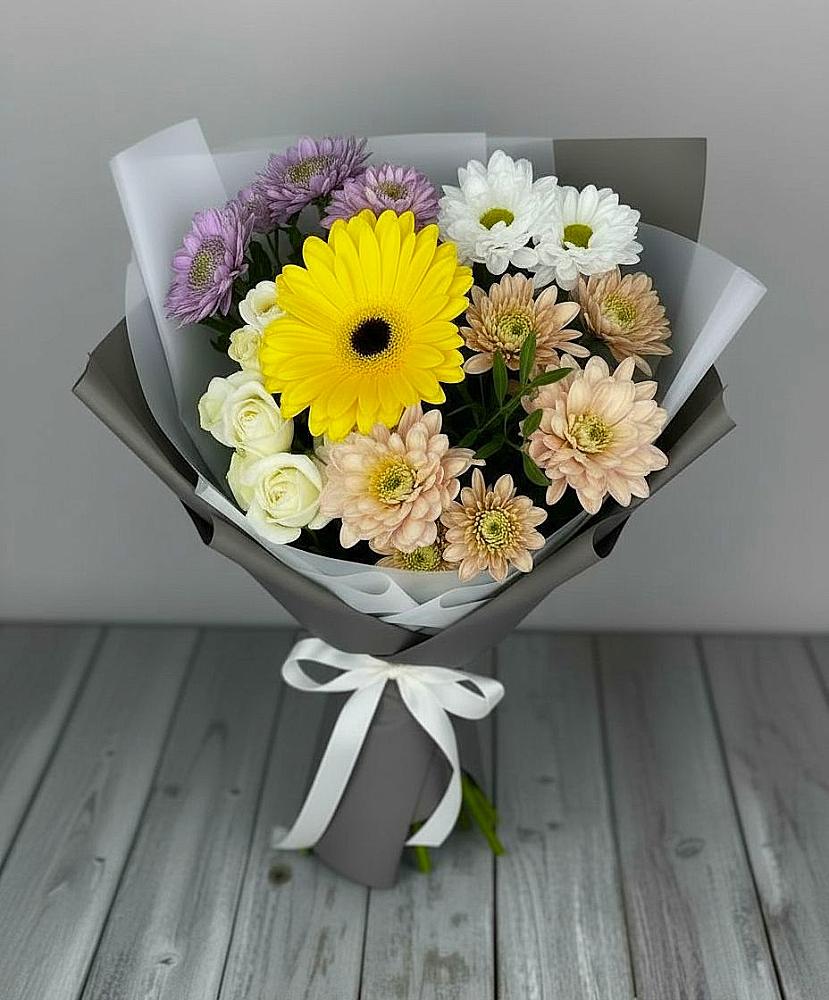 Букет цветов из: Розы, Герберы и Хризантемы в Русском
