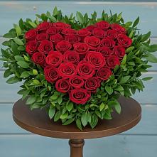 Цветочная композиция из Розы в виде сердца в Русском