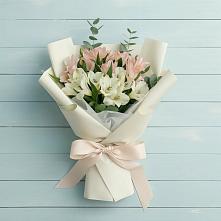 Букет цветов из:  Альстромерии в Русском