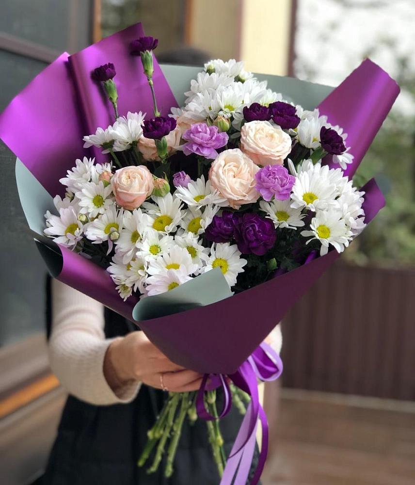 Букет цветов из: Хризантемы, Гвоздики и Розы в Русском