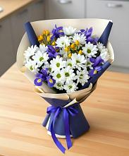 Букет цветов из:  Розы, Ирисы и Хризантемы в Русском