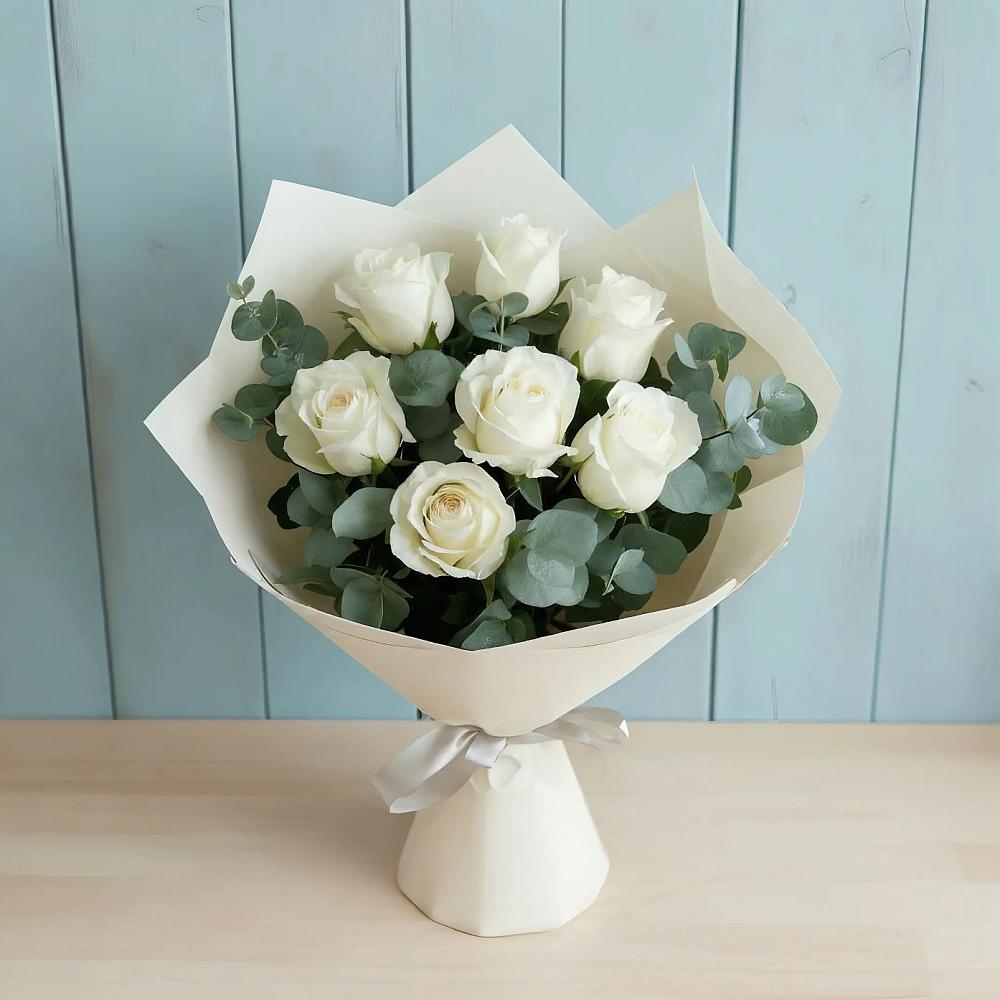 Букет Белые розы в Эвкалипте в Русском