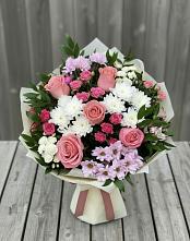 Букет цветов из:  Альстромерии, Гвоздики, Розы и Хризантемы в Русском