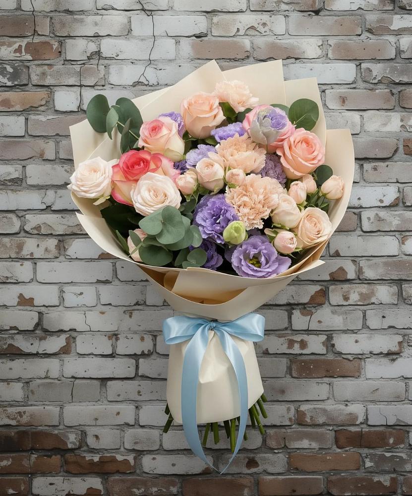 Букет цветов из: Розы, Лизиантусы и Гвоздики в Русском