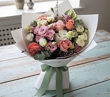 Букет цветов из:  Розы, Лизиантусы и Гвоздики в Русском