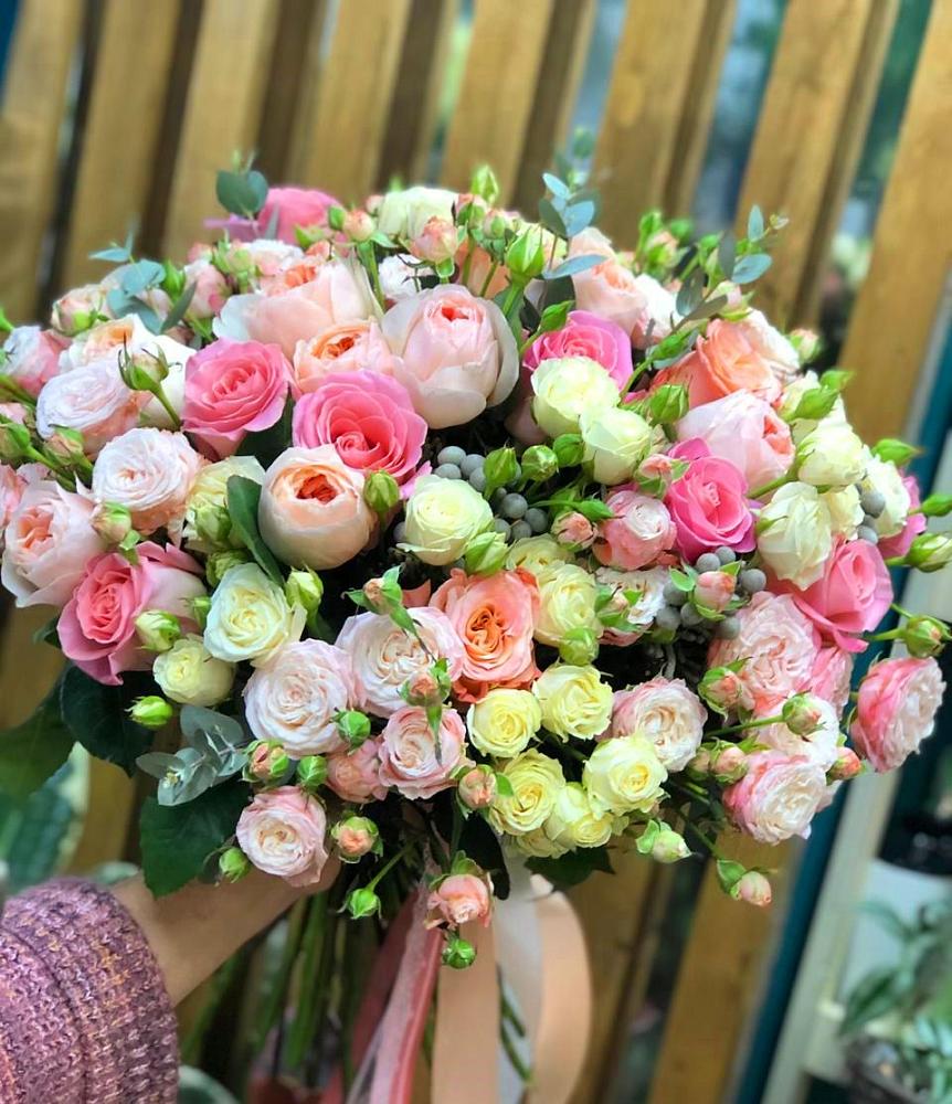 Букет цветов из: Розы в Русском