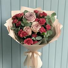 Букет цветов из:  Гвоздики и Розы в Русском