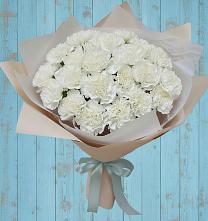 Букет цветов из:  Гвоздики в Русском