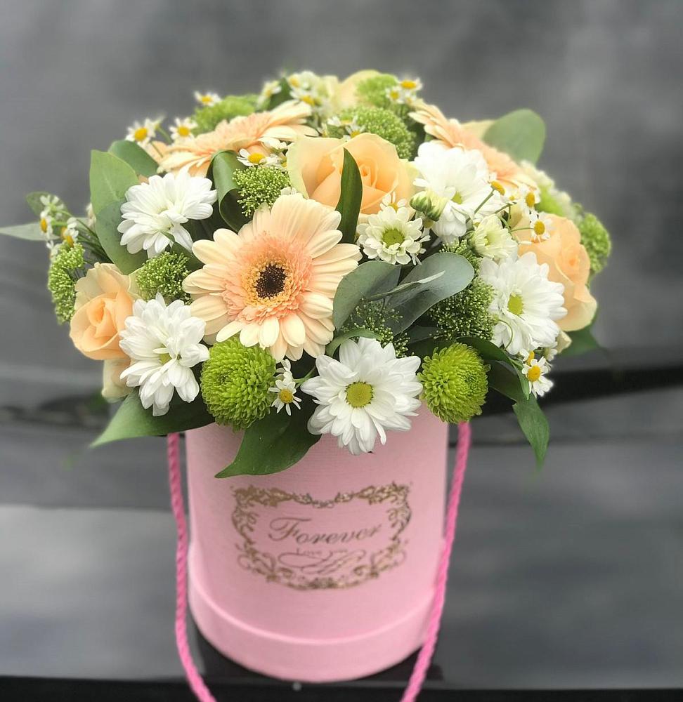 Цветочная композиция из Розы, Герберы и Хризантемы в шляпной коробке в Русском