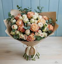 Букет цветов из:  Альстромерии и Розы в Русском