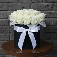 Цветочная композиция из Розы в шляпной коробке в Русском